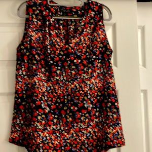V-neck sleeveless blouse